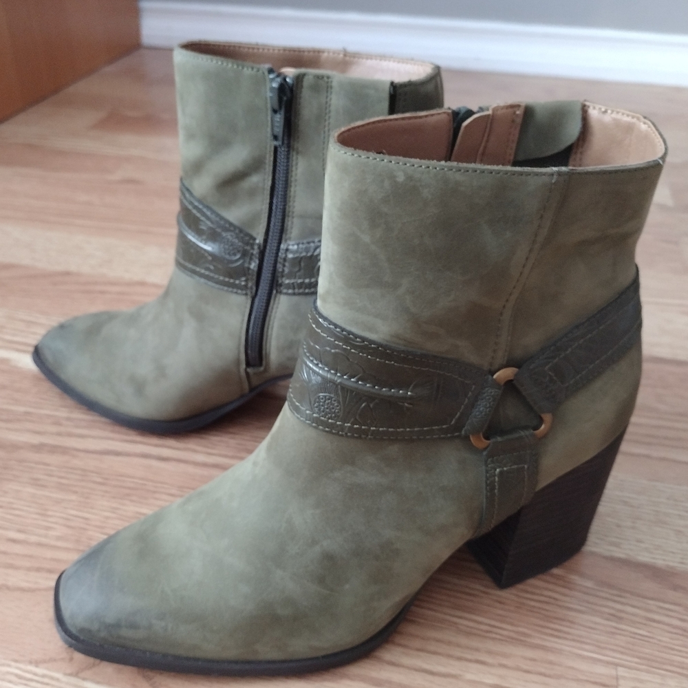 VIONIC Carnelia Water Repellent Olive Green Ankle Boots - Picture 4 of 14